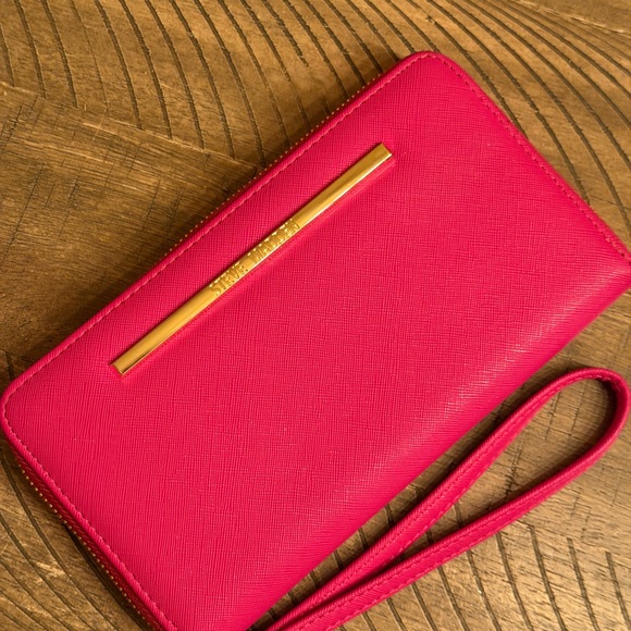 Steve Madden Pink Wallet with Gold Accent - Picture 2 of 12